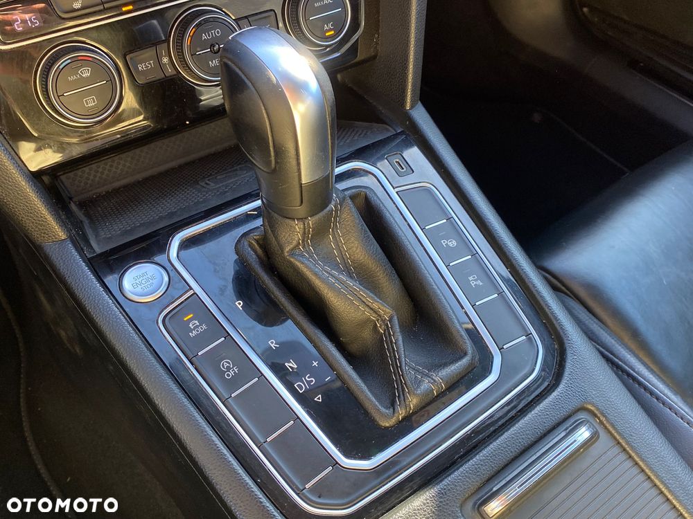 Volkswagen Passat Variant 2.0 TSI 4Mot R-Line Edition DSG - 19