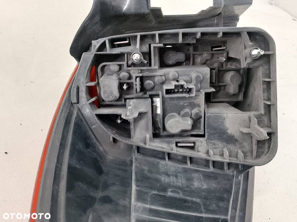 LAMPA TYLNA PRAWA RENAULT LAGUNA III ( 07-15 ) KOMBI - 7