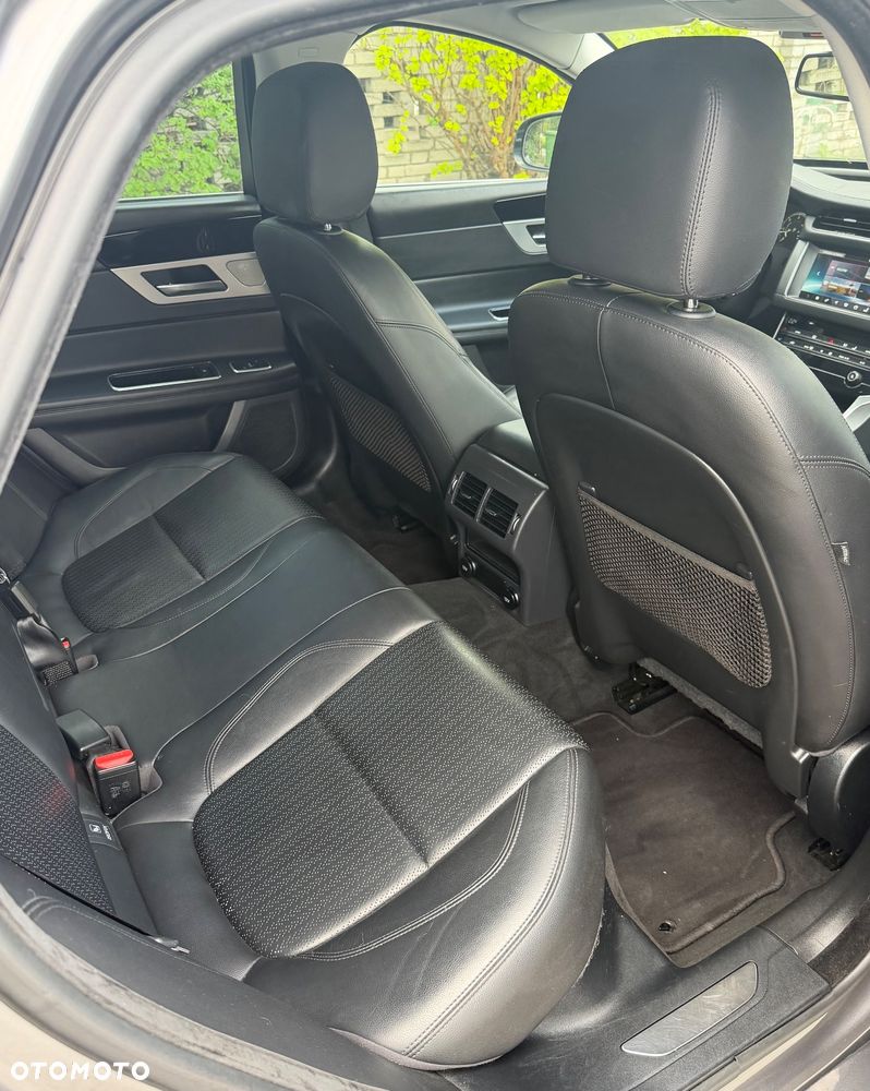 Jaguar XF 2.0 i4D Portfolio - 10