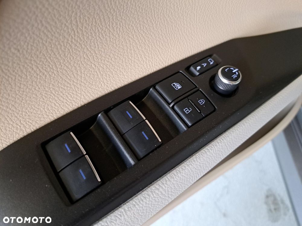 Toyota Camry 2.5 Hybrid Executive CVT - 33