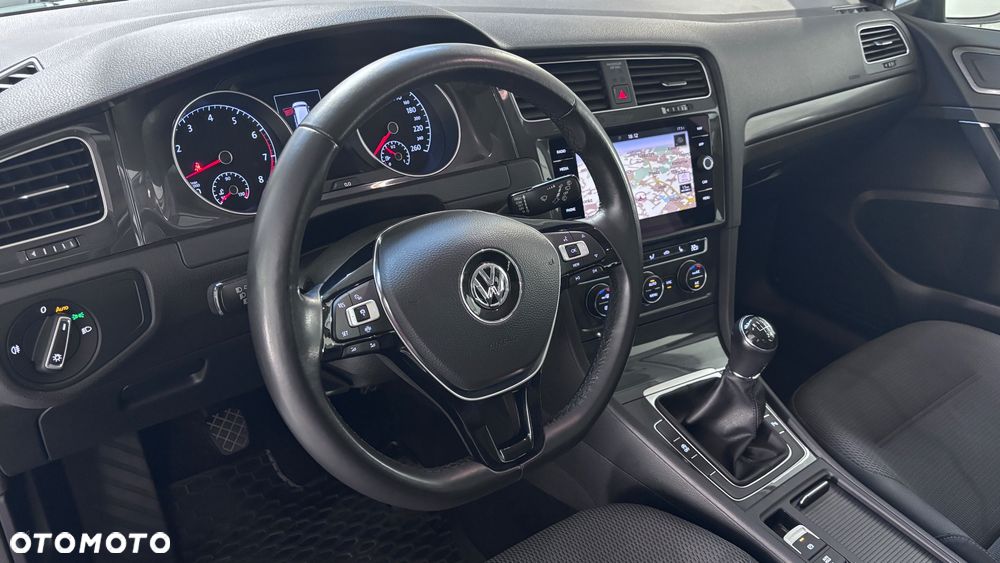 Volkswagen Golf - 24