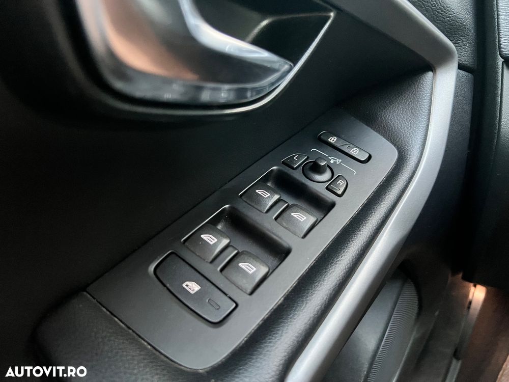 Volvo V40 D2 ECO Aut. R-Design - 15