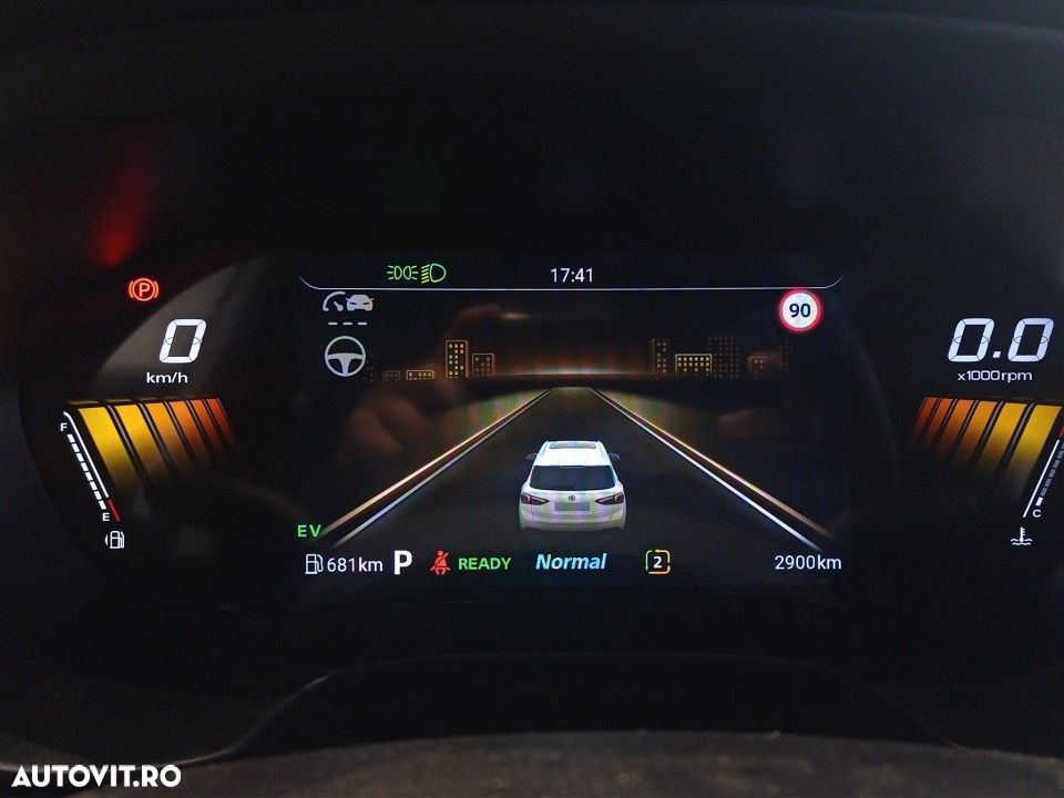 MG ZS HEV 1.5 GSI AT Exclusive - 11