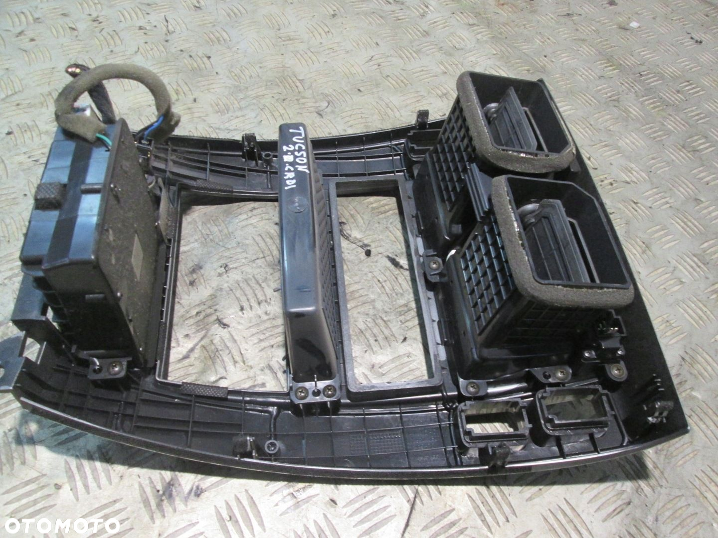 RAMKA ŚRODKOWA KRATKI NAWIEWU HYUNDAI TUCSON I 04- - 3