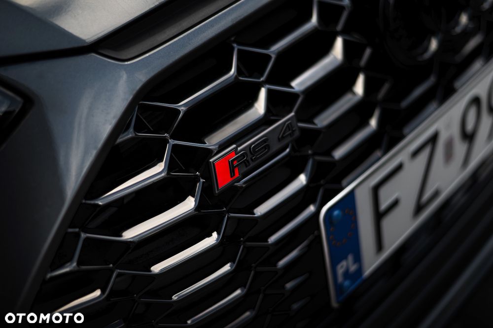 Audi RS4 Avant - 10