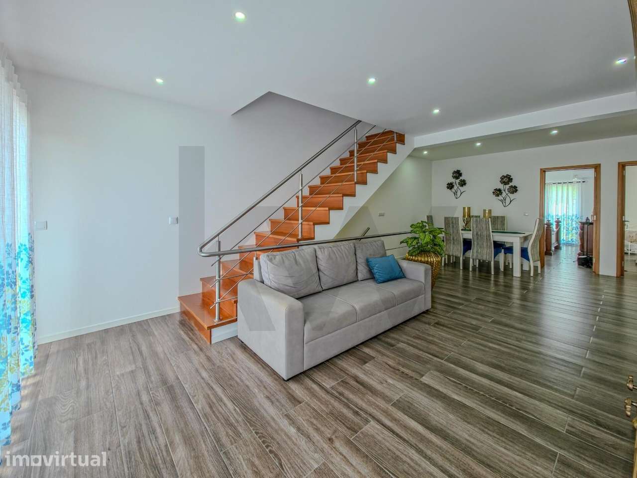 Apartamento T2 Duplex Semi Novo no Cabouco - Lagoa - Grande imagem: 3/26