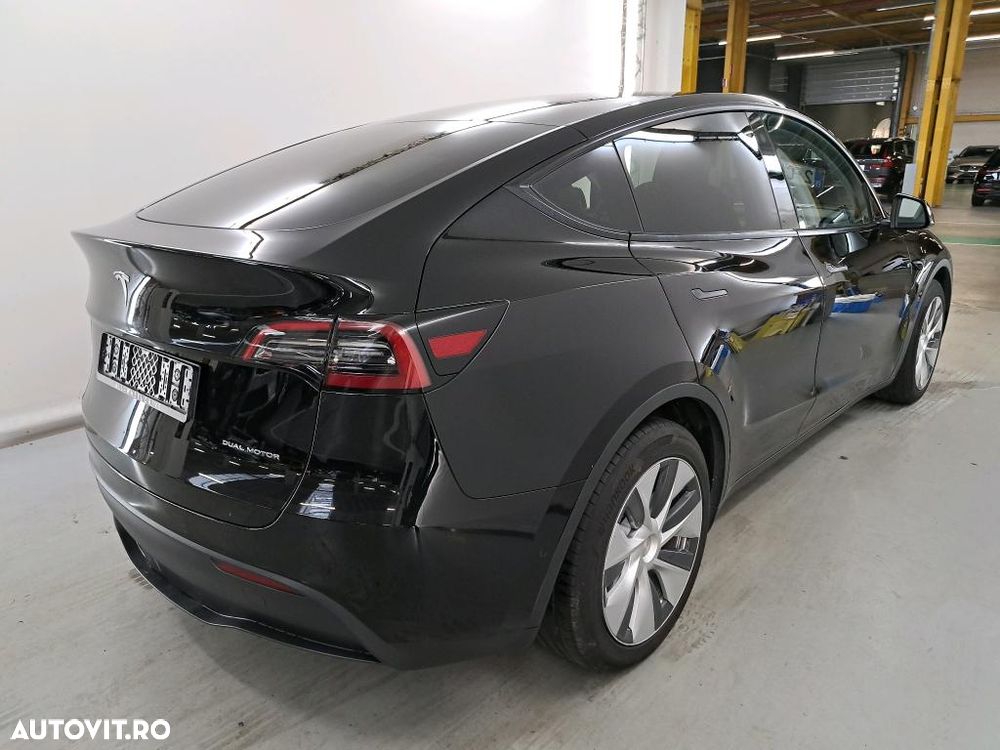 Tesla Model Y Long Range Dual Motor AWD - 4