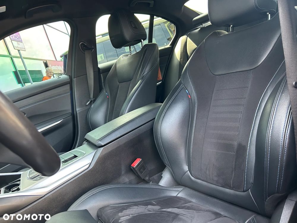 BMW Seria 3 330e - 16