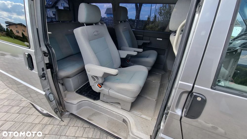 Volkswagen Caravelle - 8