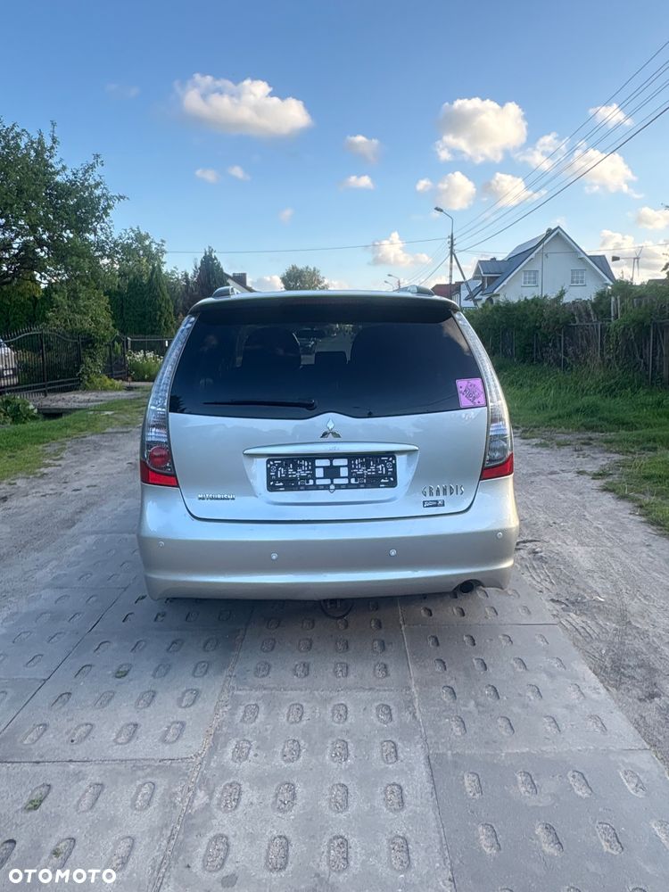 Mitsubishi Grandis 2.0 DI-D 7-Sitzer Intense - 9