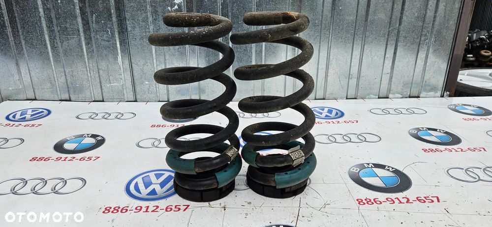 Dodge Durango III Sprężyna zawieszenia tylnego Sprężyny tył  68085245AB - 2