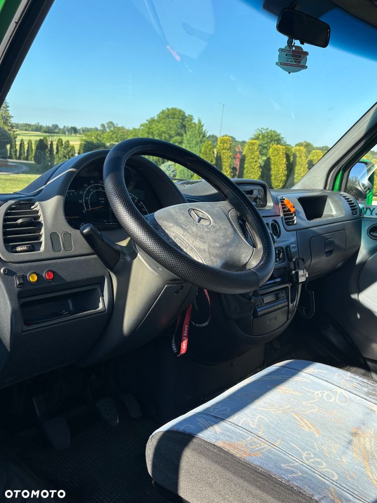 Mercedes-Benz Sprinter - 12