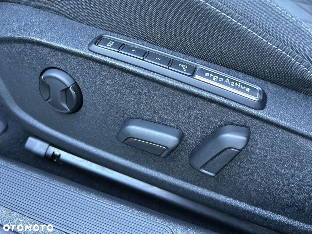 Volkswagen Golf - 34