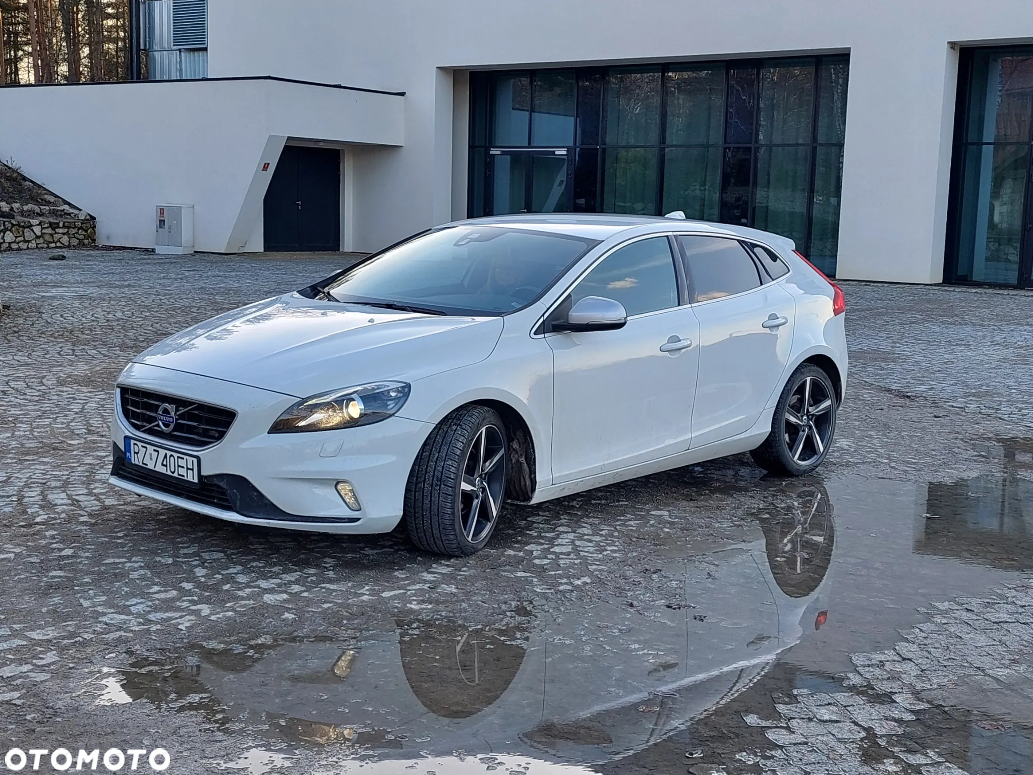 Volvo V40 D2 Drive-E R-Design Momentum - 4