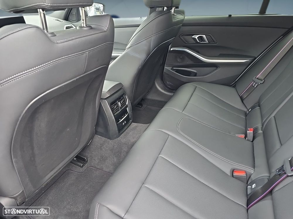 BMW 320 d Pack Desportivo M Pro Auto - 37