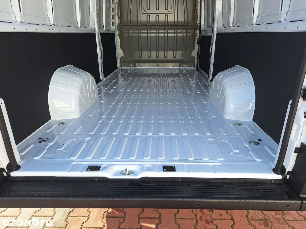 Peugeot Boxer Furgon L4H3 2.2 H3-POWER 180KM MT6 2025 - 11