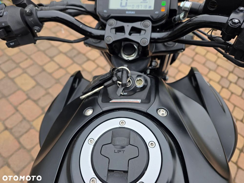 Suzuki GSX - 34