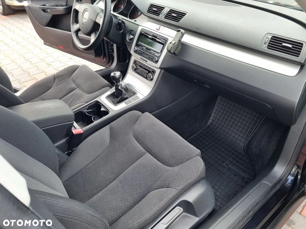 Volkswagen Passat 1.6 TDI DPF BlueMot Comfortline - 20