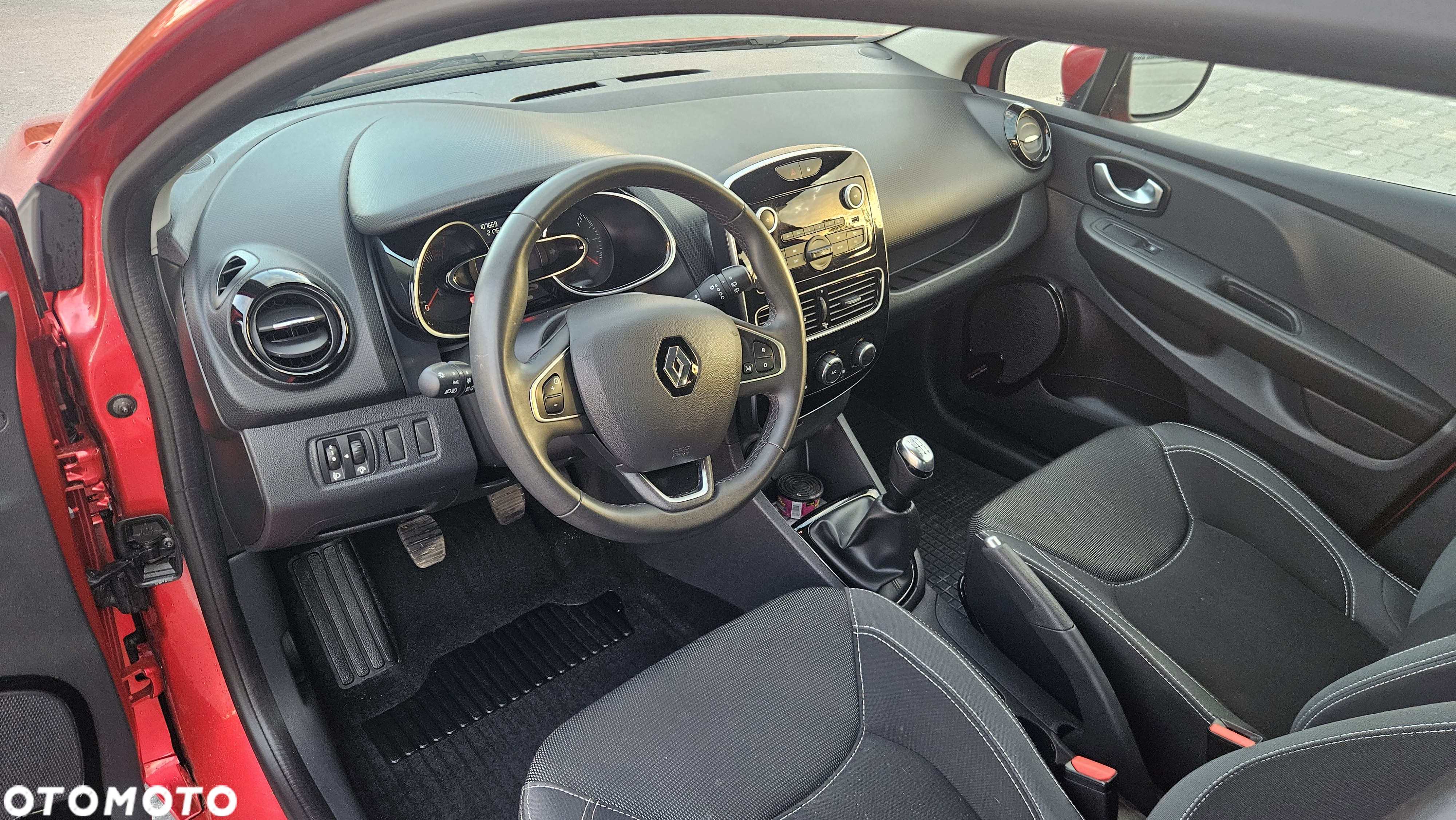 Renault Clio 1.2 16V 75 Life - 15