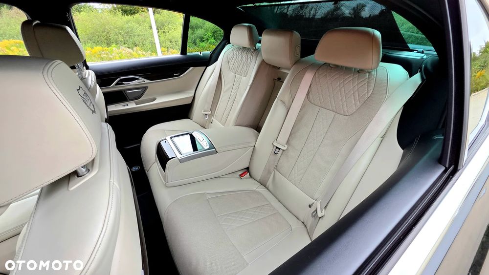 BMW Seria 7 - 29