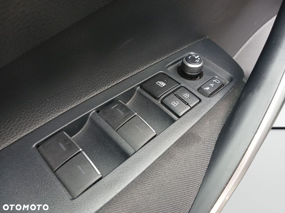 Toyota Corolla - 12