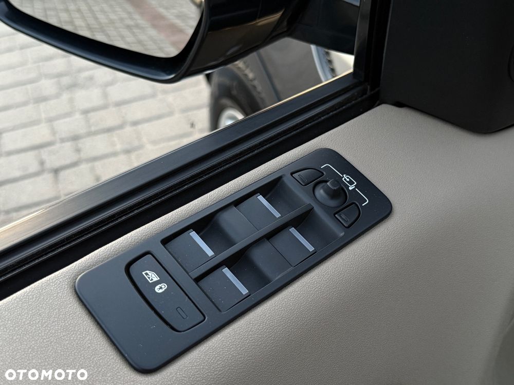 Land Rover Discovery Sport TD4 HSE - 11