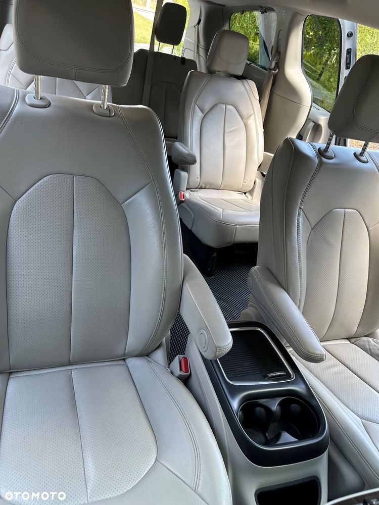 Chrysler Pacifica - 24