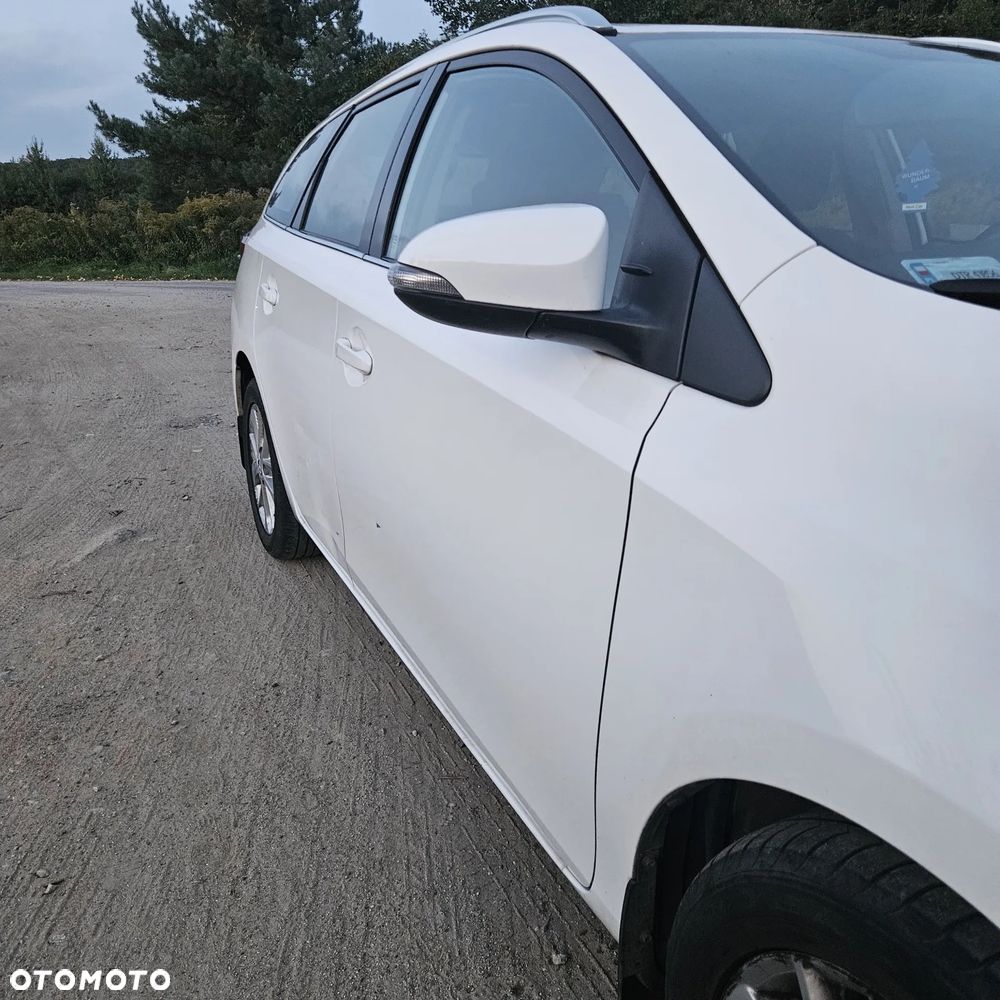 Toyota Auris 2014 photo 3