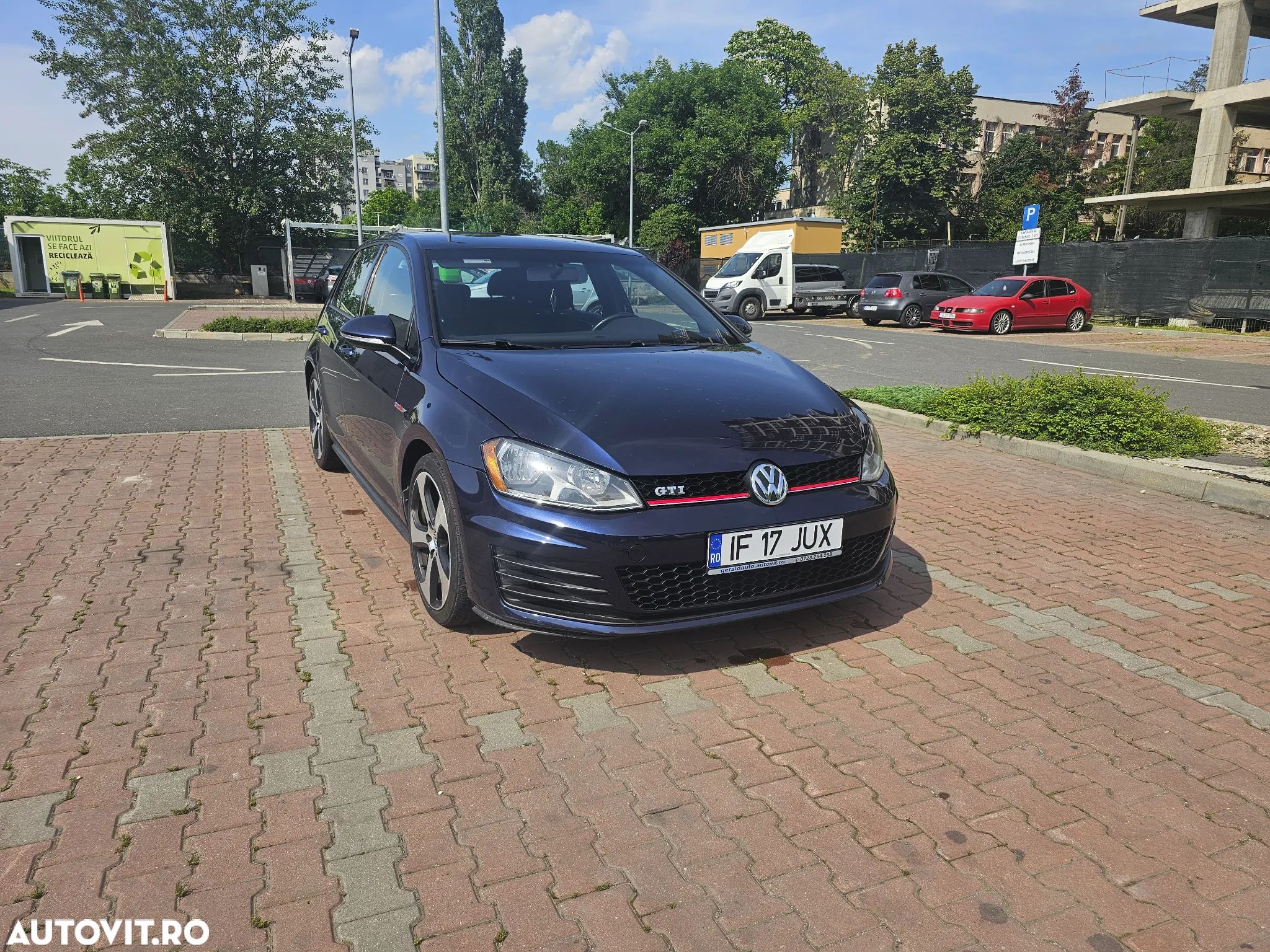 Volkswagen Golf - 1