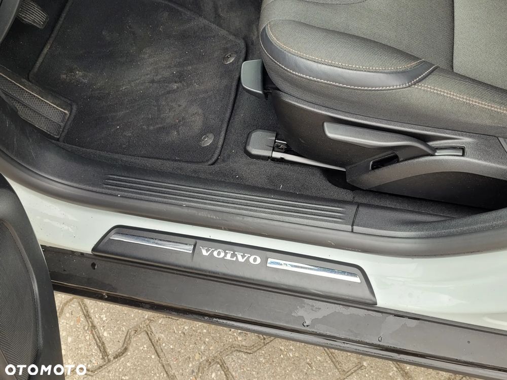 Volvo V40 Cross Country D2 Momentum - 23