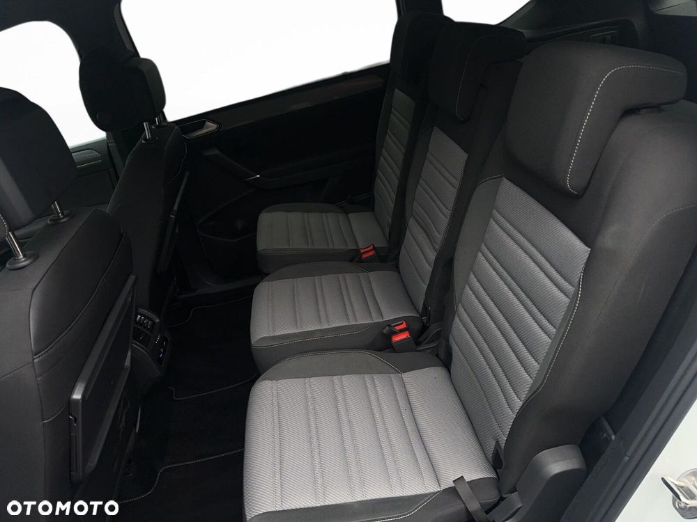Volkswagen Touran - 24