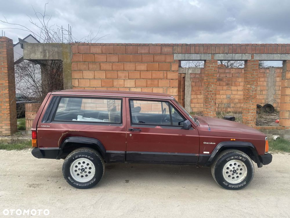 Jeep Cherokee - 4