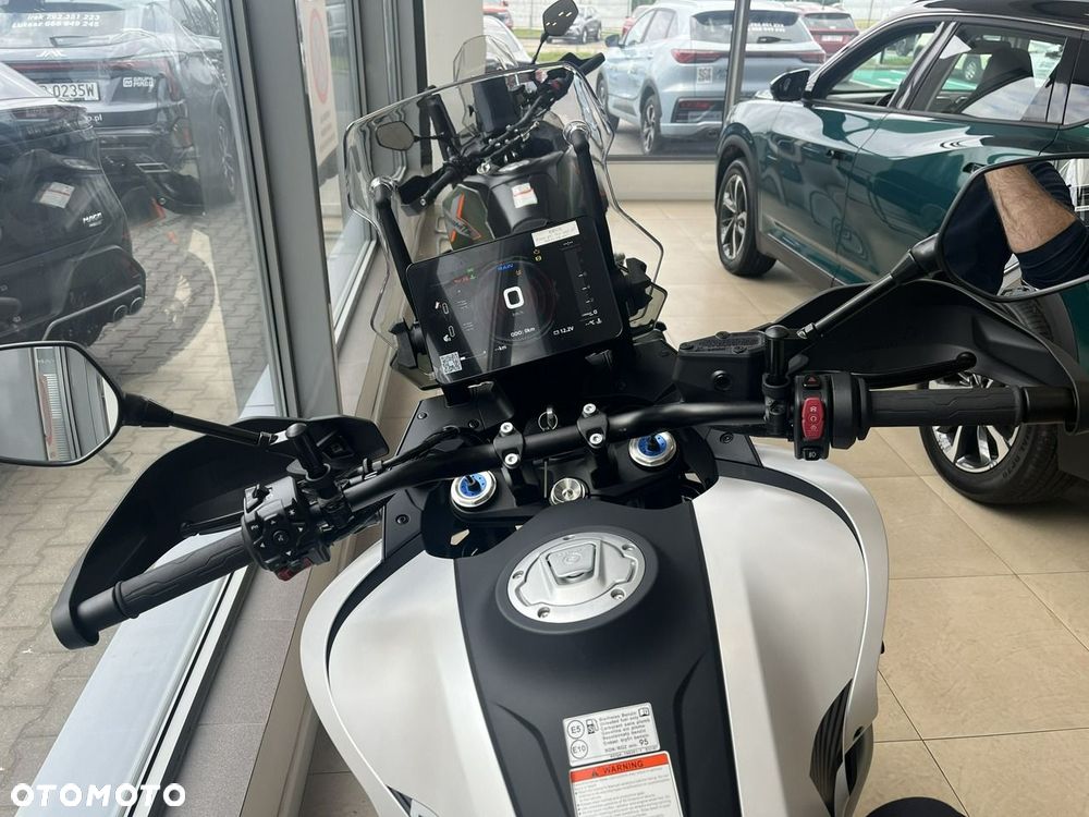 CFMoto MT - 4