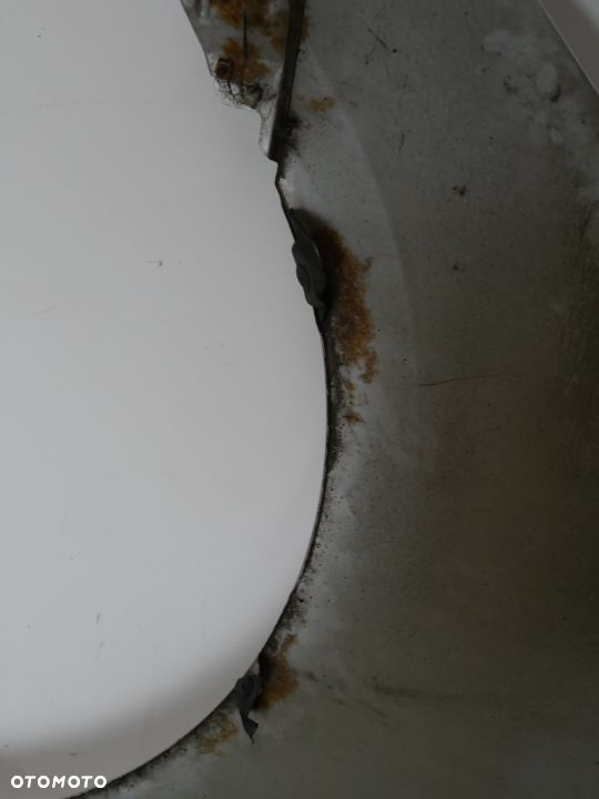 BŁOTNIK PRZEDNI PRAWY HYUNDAI H1 I800 07-15  MCL - 8