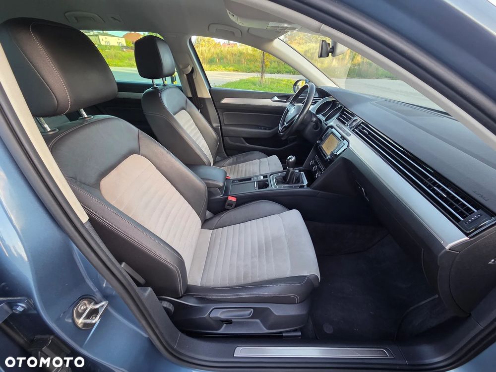 Volkswagen Passat 2.0 TDI (BlueMotion Technology) Highline - 25