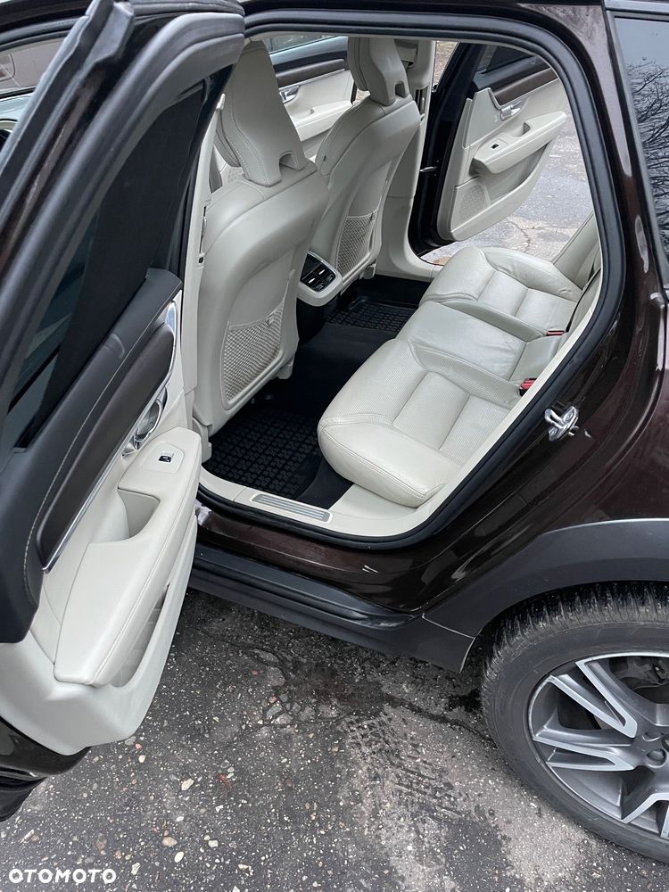 Volvo V90 D5 AWD Momentum Pro - 24