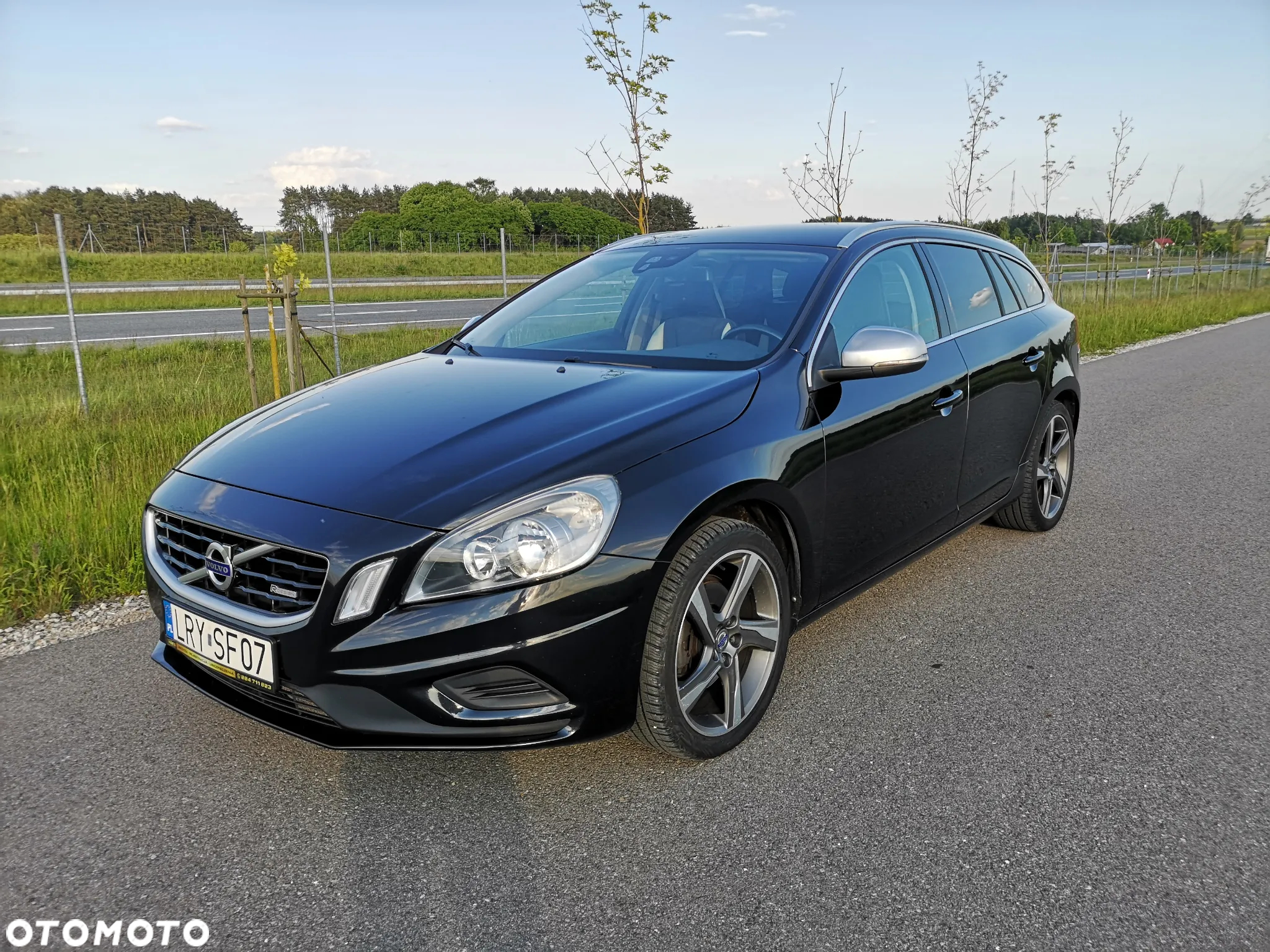 Volvo V60 T3 R-Design - 10