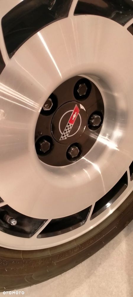 Chevrolet Corvette - 23