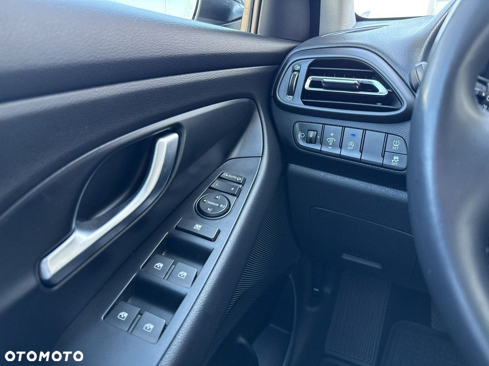 Hyundai i30 1.5 DPI Comfort - 23