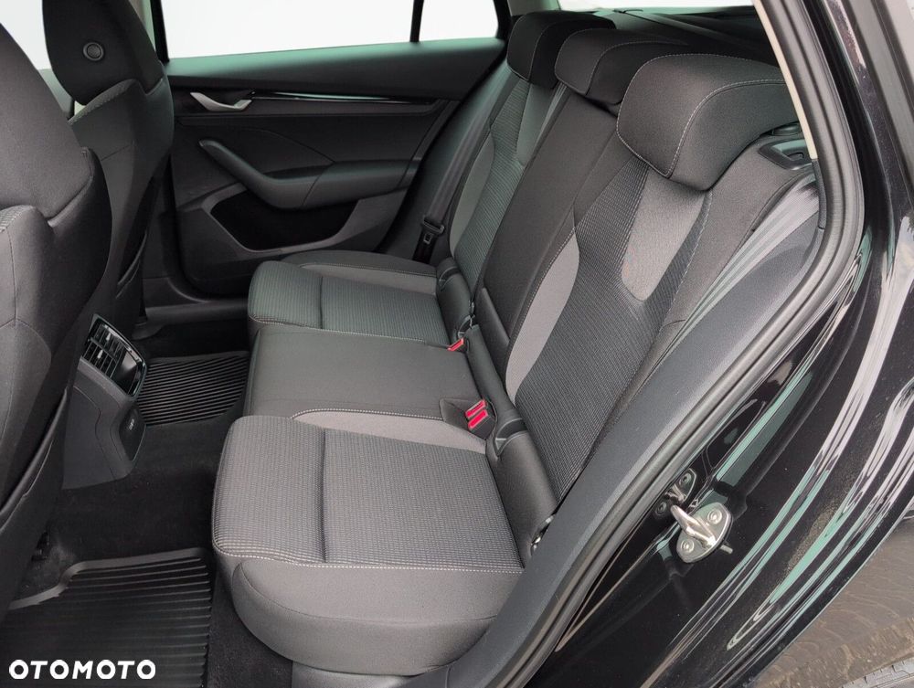 Skoda Octavia 1.5 TSI mHEV Selection DSG - 13