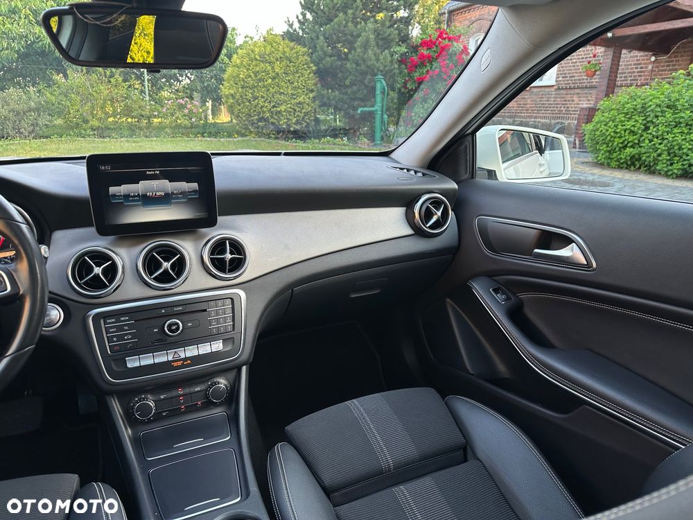 Mercedes-Benz GLA - 25