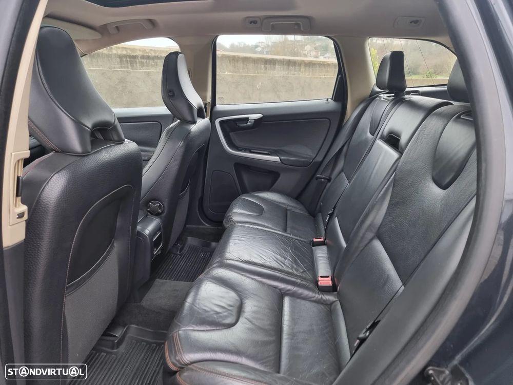 Volvo XC 60 2.4 D5 Summum AWD Geartronic - 16