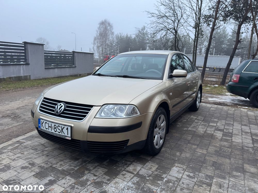 Volkswagen Passat - 1