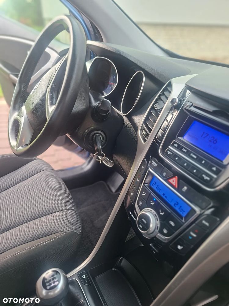 Hyundai i30 blue 1.4 Passion - 13