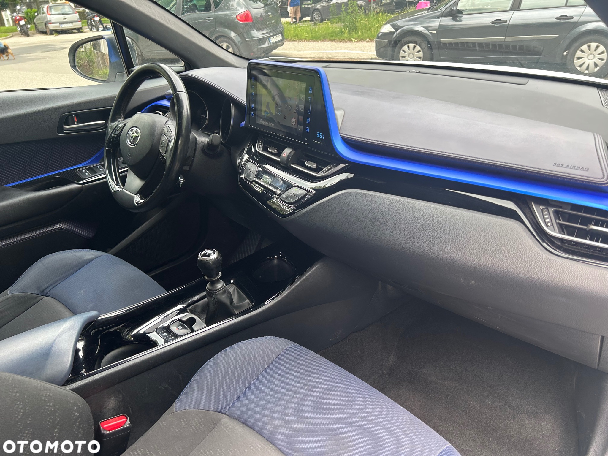 Toyota C-HR 1.2 T Dynamic - 11