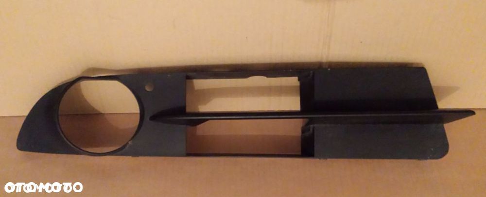 Ramka halogenu prawa BMW E60 E61 2003- - 1