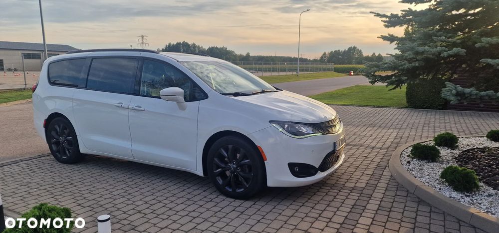 Chrysler Pacifica - 8