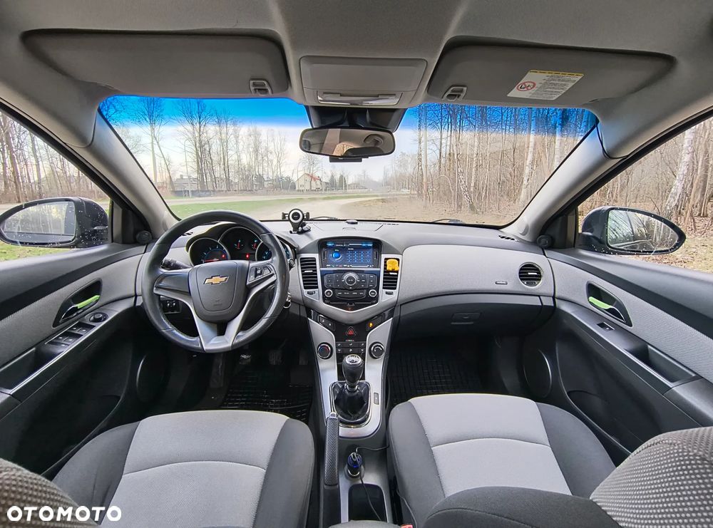 Chevrolet Cruze 1.8 LS - 25