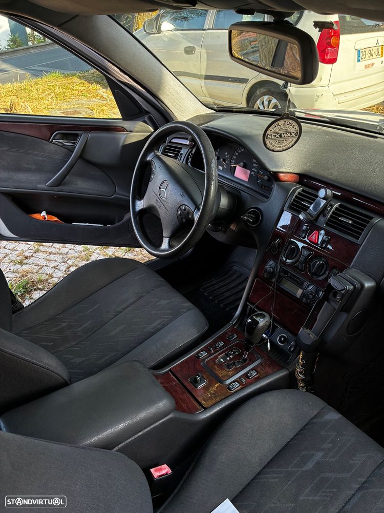 Mercedes-Benz E 220 - 13