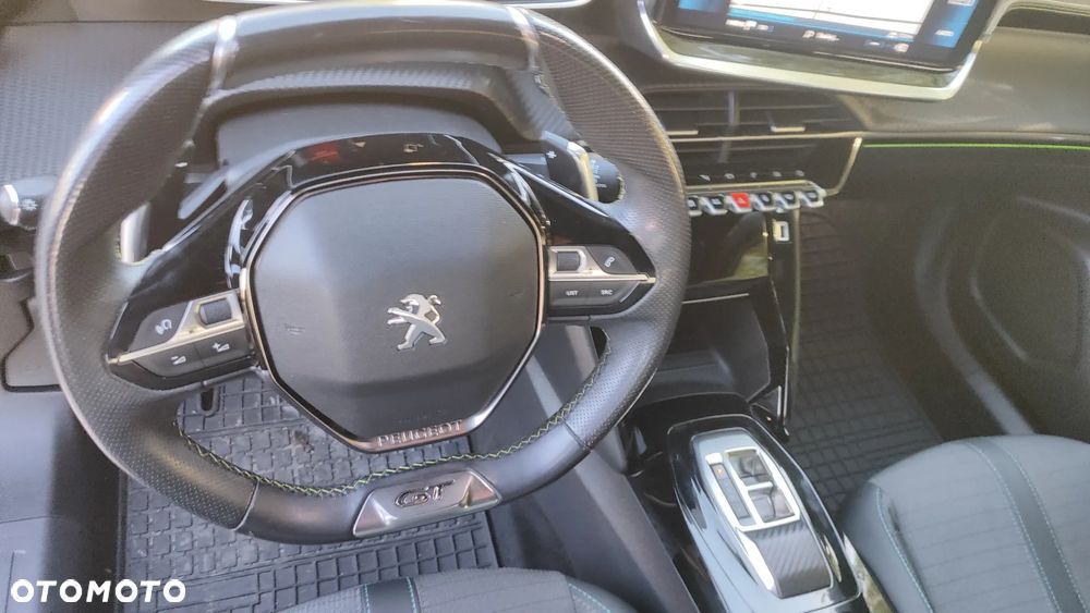 Peugeot 2008 PureTech 130 EAT8 GT - 17